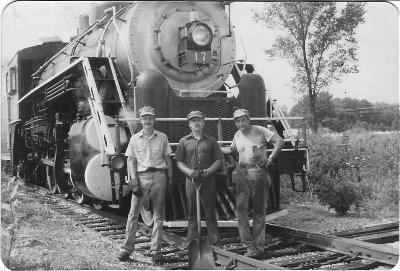 We pose for a picture on a 105 degree day, that's a 20 some thing year old me in the middle.<br />Click on the image to view full size